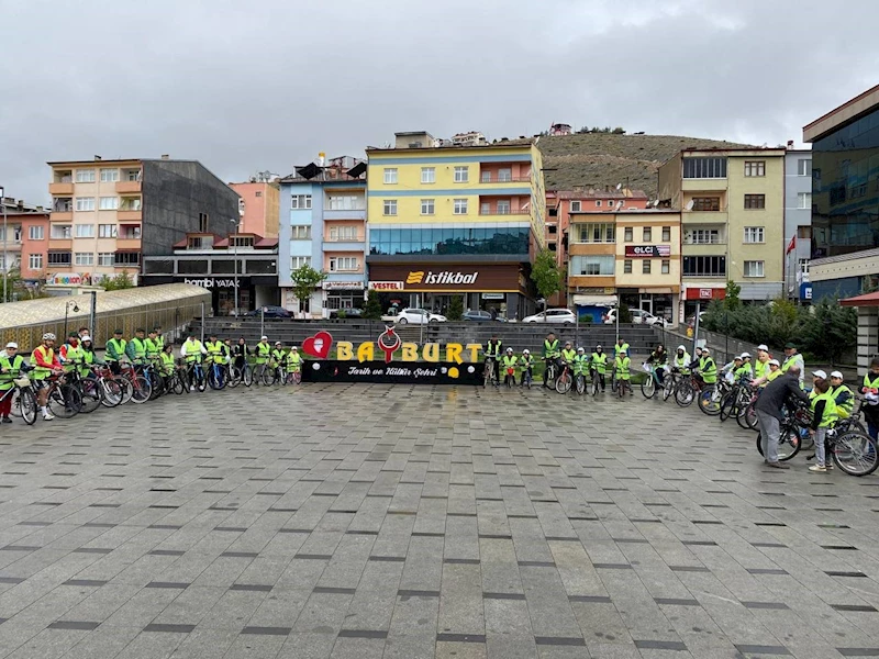 Bayburt’ta yağmur çamur dinlemeyen bisikletli grup pedalları sağlıklı yaşam için çevirdi
