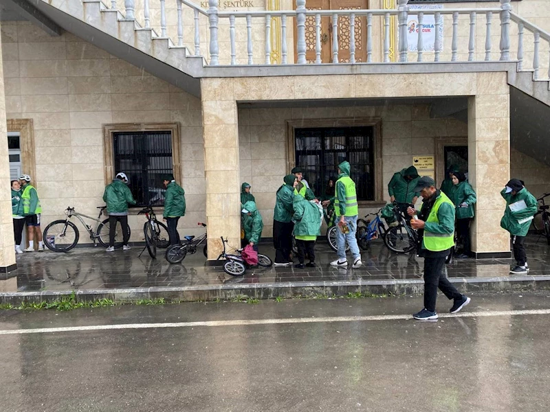 Bayburt’ta yağmur çamur dinlemeyen bisikletli grup pedalları sağlıklı yaşam için çevirdi
