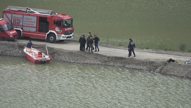 Çakıl ocağında baraja devrilen kamyonun sürücüsü hayatını kaybetti

