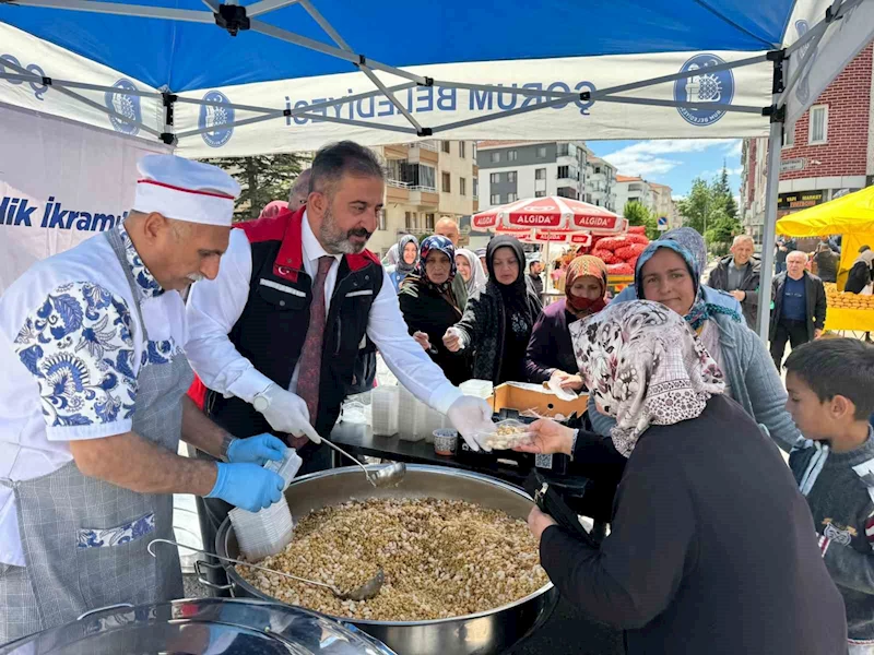 Çorum Belediyesi’nden vatandaşlara hedik ikramı
