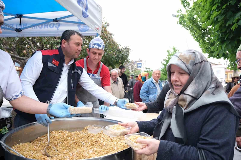 Çorum Belediyesi’nden vatandaşlara hedik ikramı
