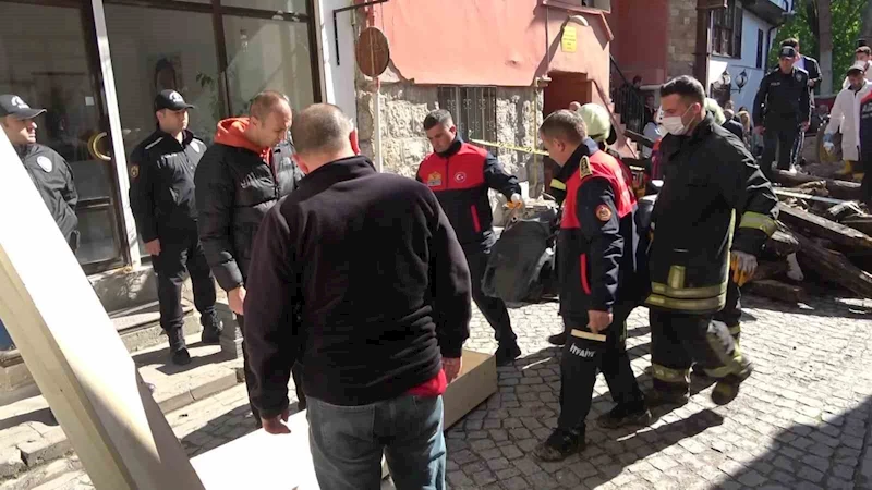 Amasya’da yanan asırlık konaktaki patlama anı kamerada: 1 kişi hayatını kaybetti
