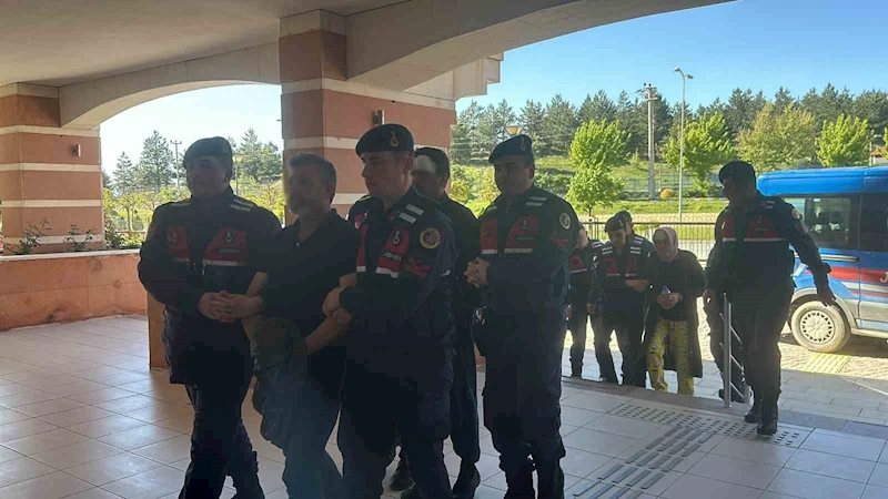 ’Kesik baş’ cinayetinde gözaltına alınan 3 zanlı adliyeye sevk edildi
