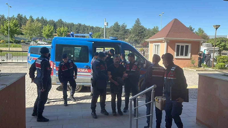 ’Kesik baş’ cinayetinde gözaltına alınan 3 zanlı adliyeye sevk edildi
