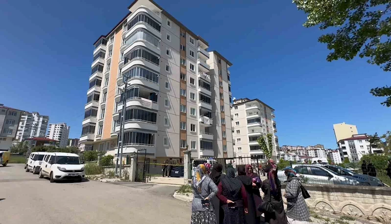 3. kattan düşen şahıs hayatını kaybetti
