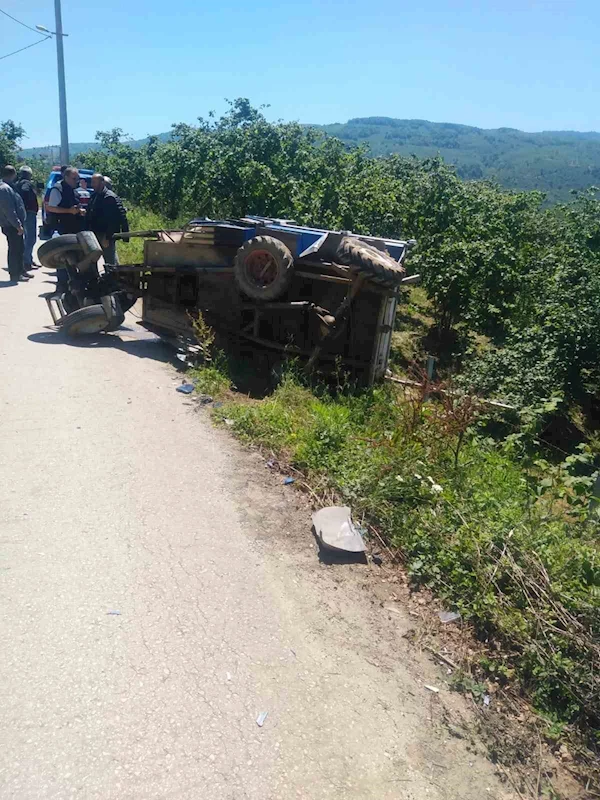 Otomobil ile tarım aracı çarpıştı; 2 yaralı
