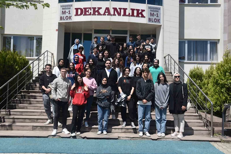 YKS öncesi Düzce Üniversitesi’ni gezdiler
