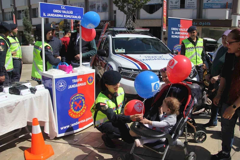 Sürücü ve yayalara trafik bilgilendirmesi
