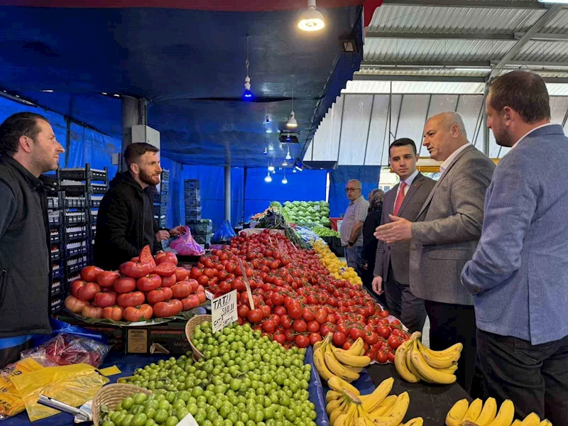 Vatandaşları pazar yerinde dinlediler
