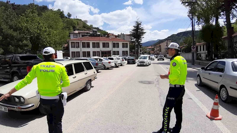 Polis ekipleri sürücüleri tek tek uyardı
