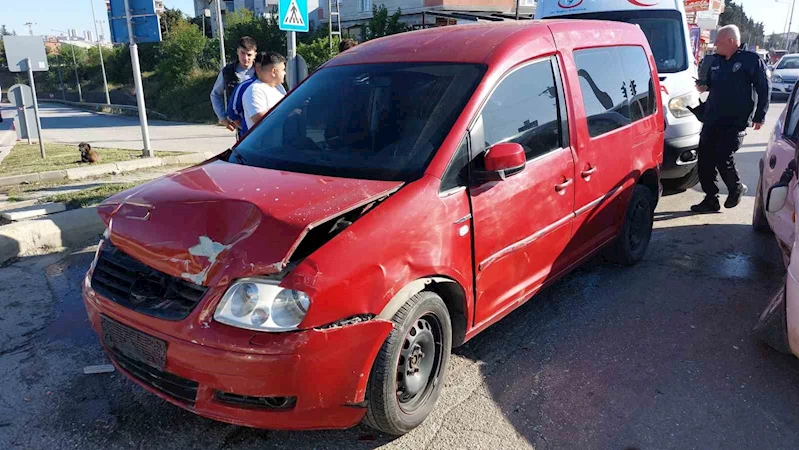Samsun’da kavşakta iki araç çarpıştı: 2 yaralı
