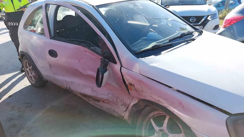Samsun’da kavşakta iki araç çarpıştı: 2 yaralı
