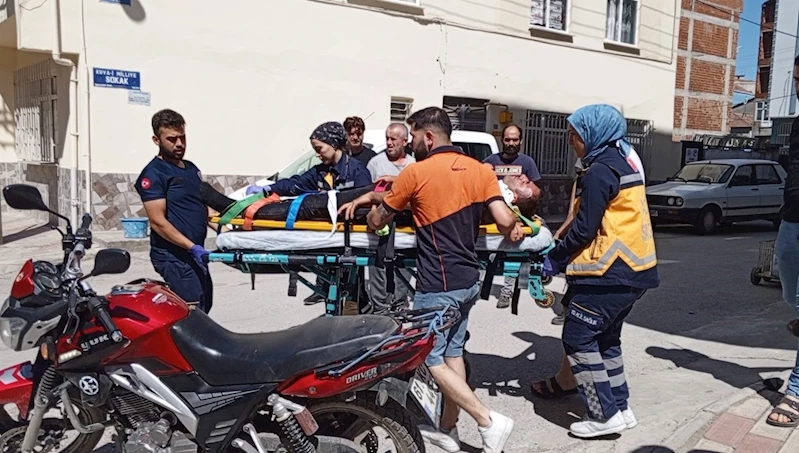 Minibüs ile motosiklet çarpıştı: 1 yaralı
