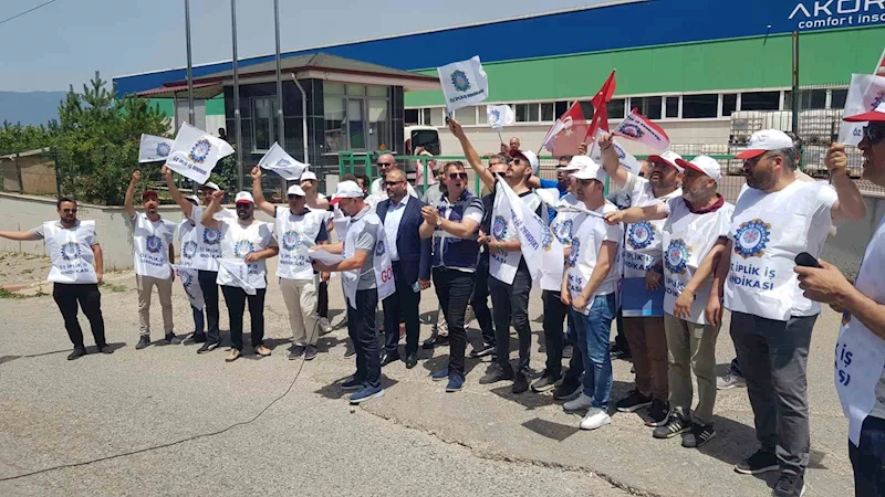 Öz İplik İş Sendikası’na üye 7 işçinin işten çıkarılmasına tepki
