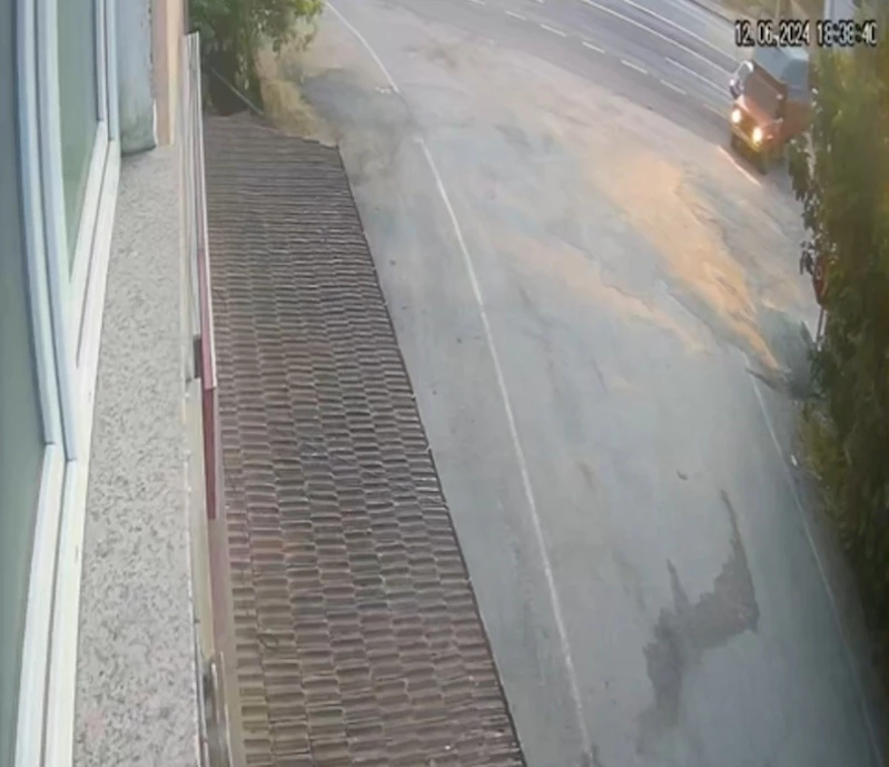 Otomobil kamyonetle çarpıştı: 2 yaralı