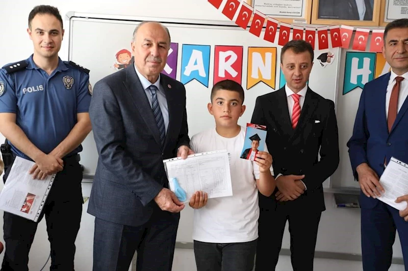 Alaca’da 4 bin 800 öğrenci karne aldı
