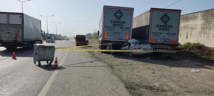 Otomobil tırın dorsesine çarptı: Polis memuru hayatını kaybetti, eşi ve çocuğu yaralandı
