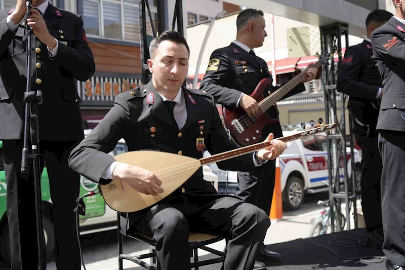Jandarma Teşkilatı’nın 185. kuruluş yıldönümü rütbeli personelin konseriyle kutlandı
