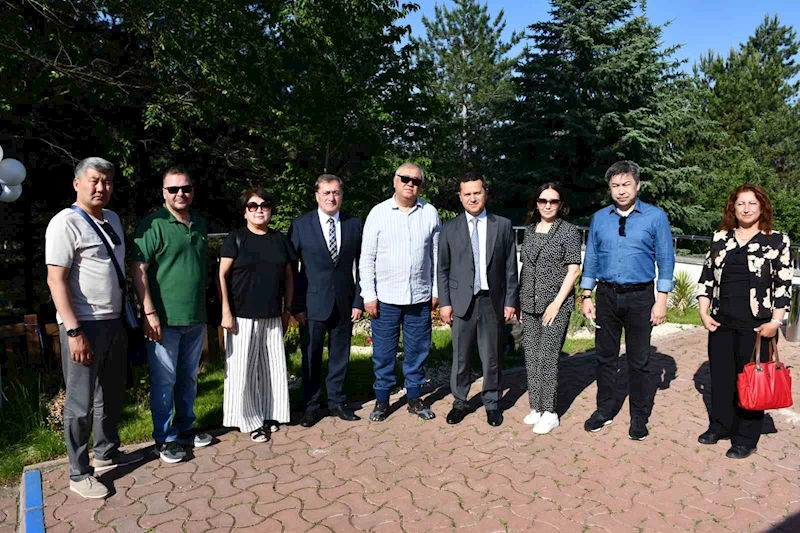 Kastamonu’yu gelen Kazakistan heyeti, Horma Kanyonuna ve cam terasa hayran kaldı
