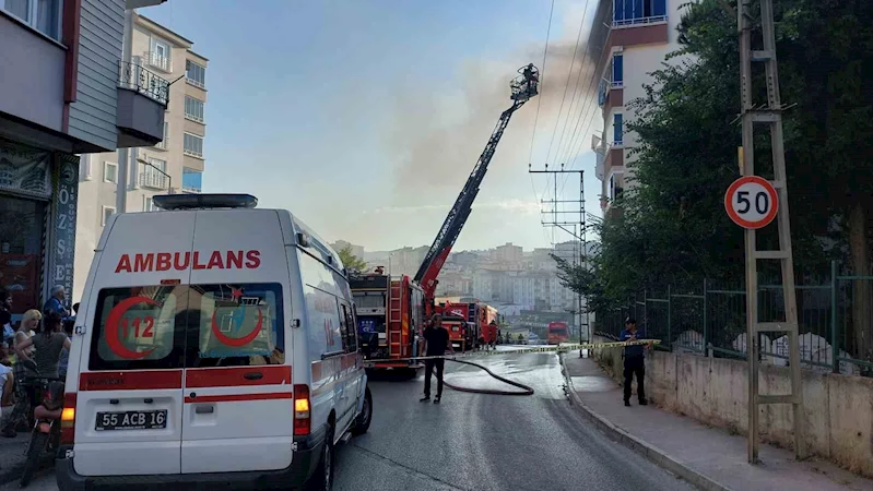 Samsun’da çatı katında korkutan yangın
