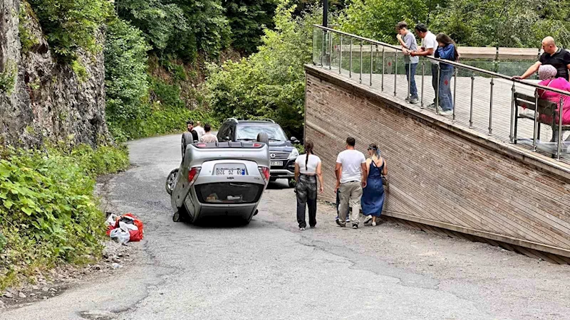 Uzungöl’de faciadan dönüldü: Freni tutmayan otomobil takla attı
