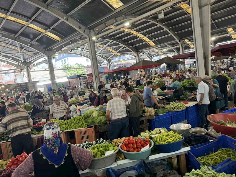 Halk pazarına yoğun ilgi
