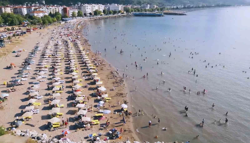 22 bin nüfuslu ilçeye bayram tatili akını: Hem denizin hem de doğanın tadını çıkardılar
