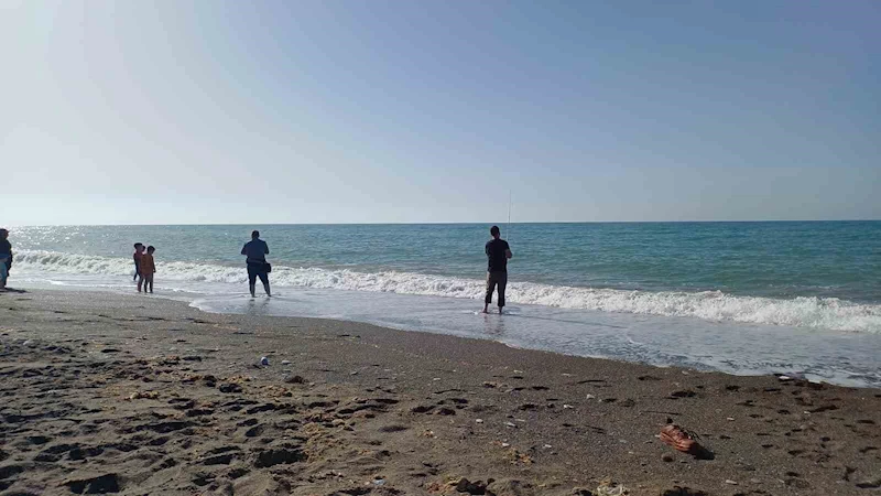 Karadeniz’de denize girmek yasaklandı, sahiller balıkçılara kaldı
