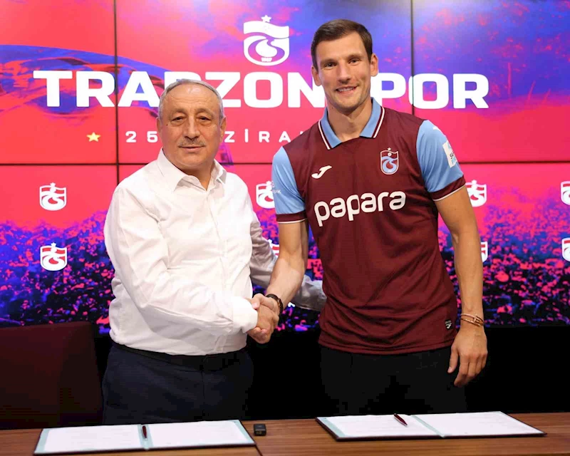 Trabzonspor, yeni transferleri Borna Barisic ve John Lundstram ile sözleşme imzaladı
