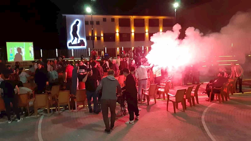 Yüzlerce kişi tek yürek oldu
