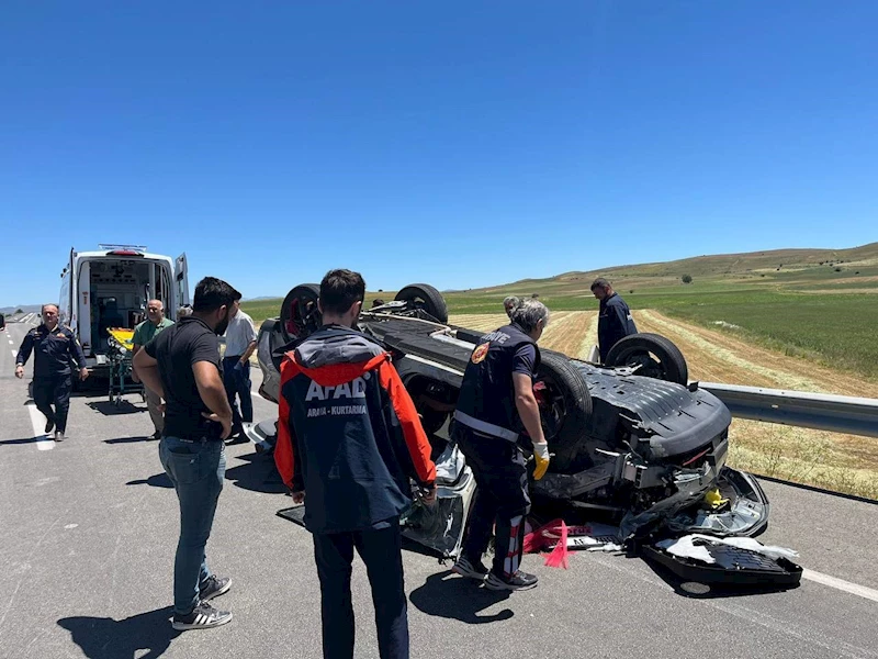 Bayburt’ta gelin arabası ile traktör çarpıştı: 7 yaralı
