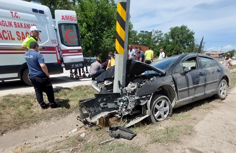 Düğün yolunda kaza: 5 yaralı
