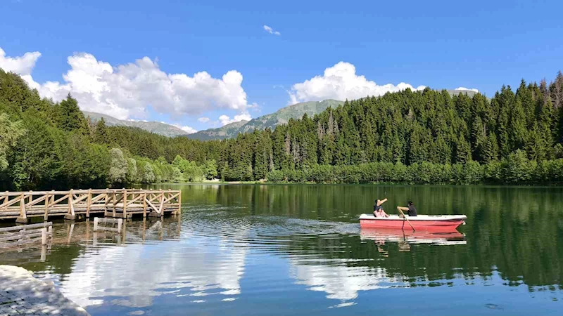 Şavşat Karagöl’ün muhteşem güzelliği hayran bırakıyor
