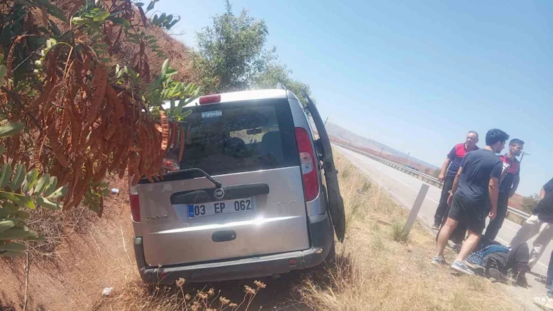 Kontrolden çıkan hafif ticari araç su sanalına uçtu: 2 yaralı

