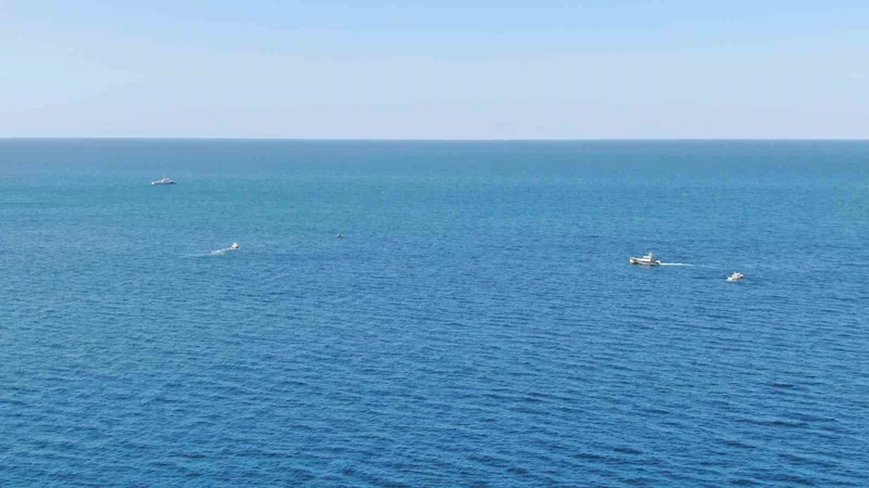 Teknenin batması sonucu kaybolan kaptanı arama çalışmaları sürüyor
