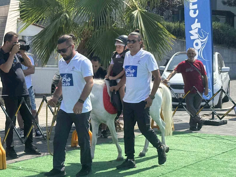 Miniklere hayvan sevgisi aşılandı
