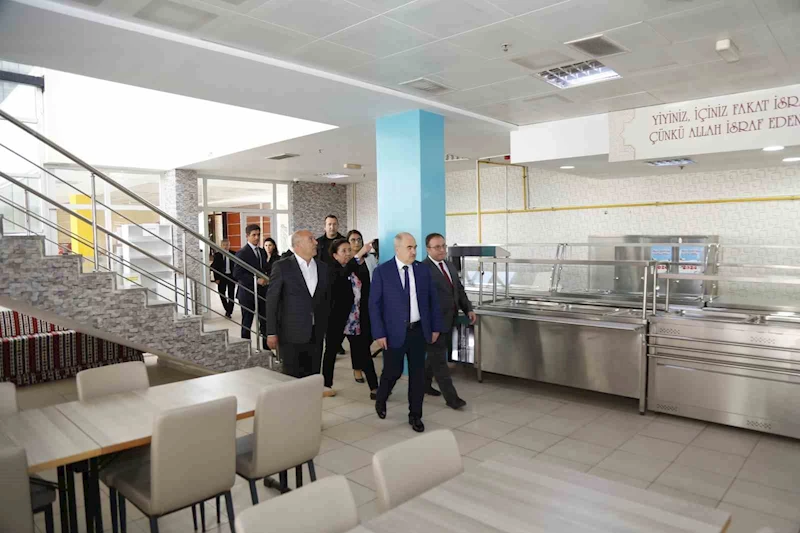 KYK yurtlarında inceleme yapan Vali Dağlı; "Öğrencilerimize aile konforunda bir ortam hazırladık"
