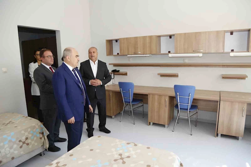 KYK yurtlarında inceleme yapan Vali Dağlı; "Öğrencilerimize aile konforunda bir ortam hazırladık"
