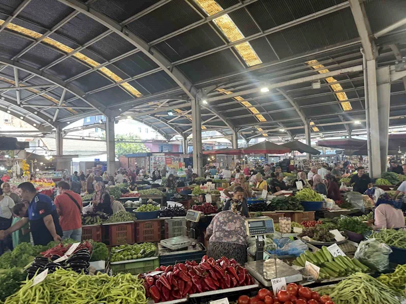 Halk pazarına yoğun ilgi

