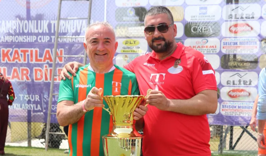 Turgut Tanyıldız Masterler şampiyonluk kupasının sahibi oldu 