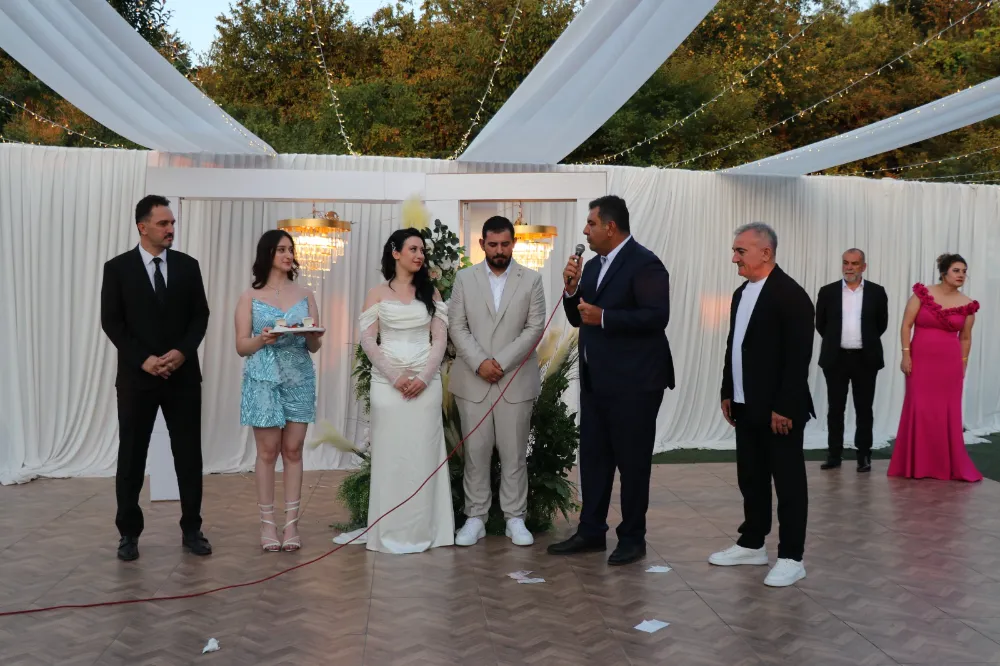 Kaymakam Yılmaz Ayağının Tozuyla Nişan Yüzüğü Kesti