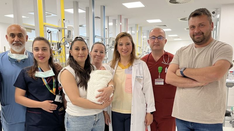 10 binde bir doğumda görülüyordu, Akça bebeğin onikiparmak bağırsağı iyileşti