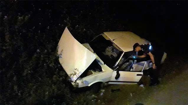 Otomobil su kanalına girdi... 1 yaralı...