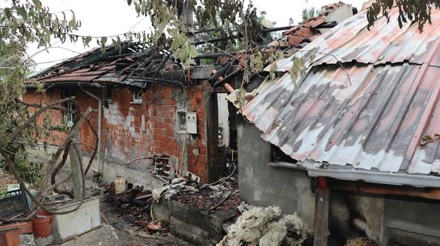 Evi yanan Karameşe ailesine yardım toplandı