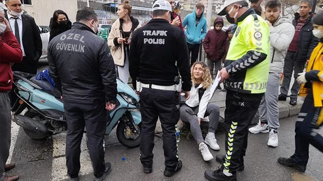 Motosiklete çarpan otomobil sürücüsü ehliyetsiz çıktı