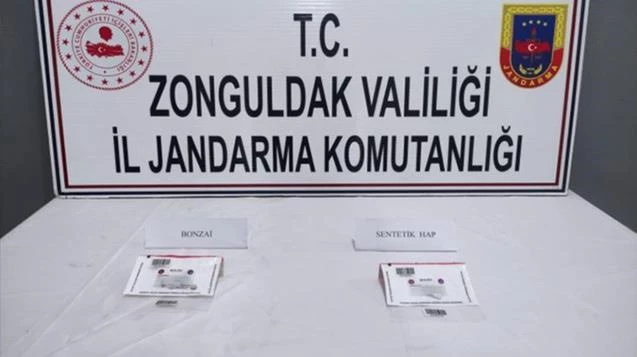 Şahısların üzerinden uyuşturucu madde çıktı