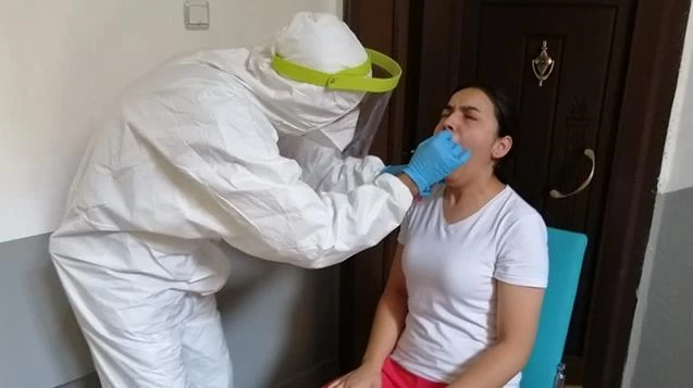 Kapı kapı korona virüs testi yapıyorlar...