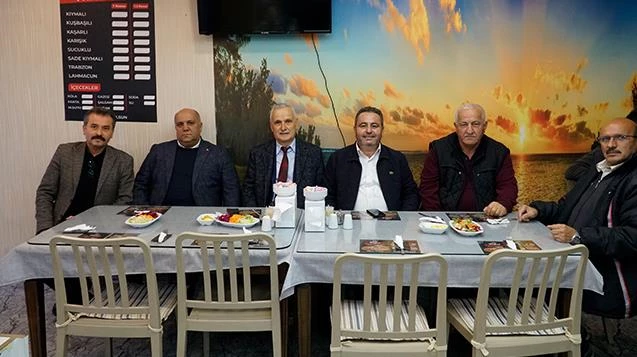 Mahalle muhtarlarından Akınspor’a moral yemeği