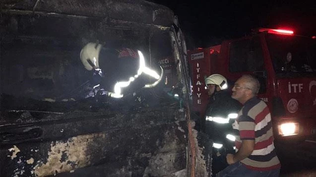 Saç yüklü tır yandı...