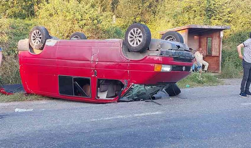 İplik fabrikası işçilerini taşıyan araç kaza yaptı: 7 yaralı